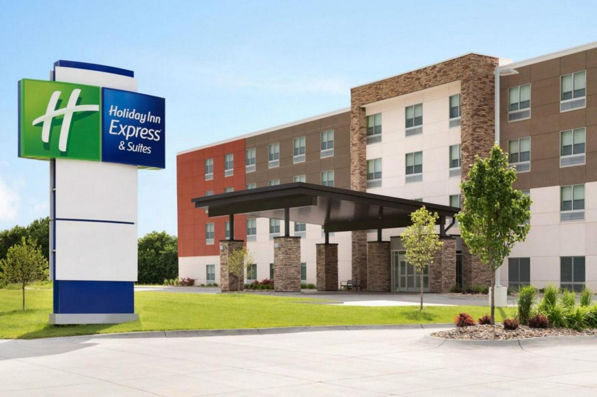 Holiday Inn Express & Suites Mansfield - Ontario By Ihg Exterior photo